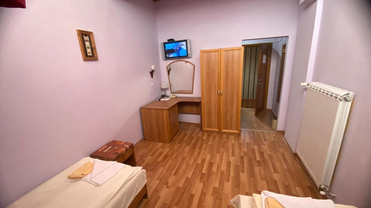 Хотел Галина Палас Srem Номер фото